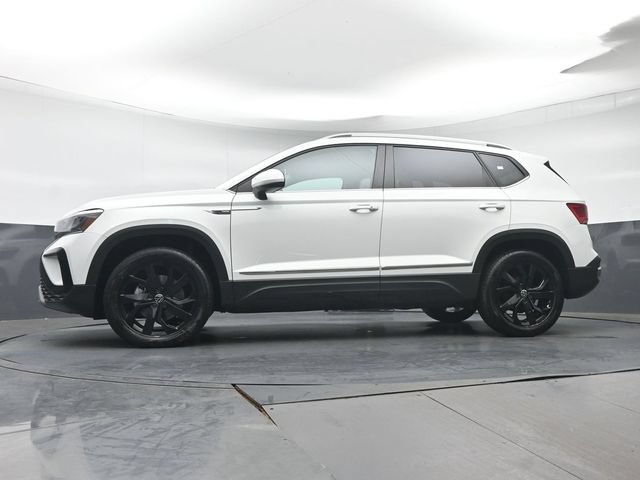 Used 2022 Volkswagen Taos SE w/ Panoramic Sunroof Package AWD/4WD image 26