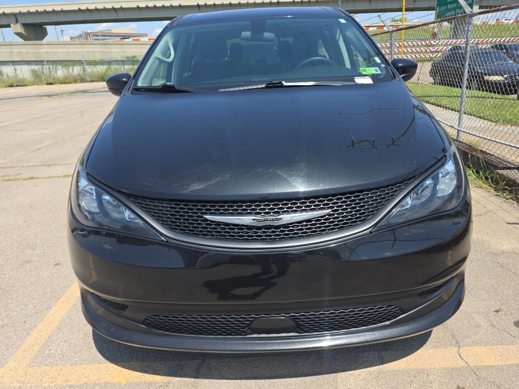 Used 2022 Chrysler Voyager LX FWD image 24