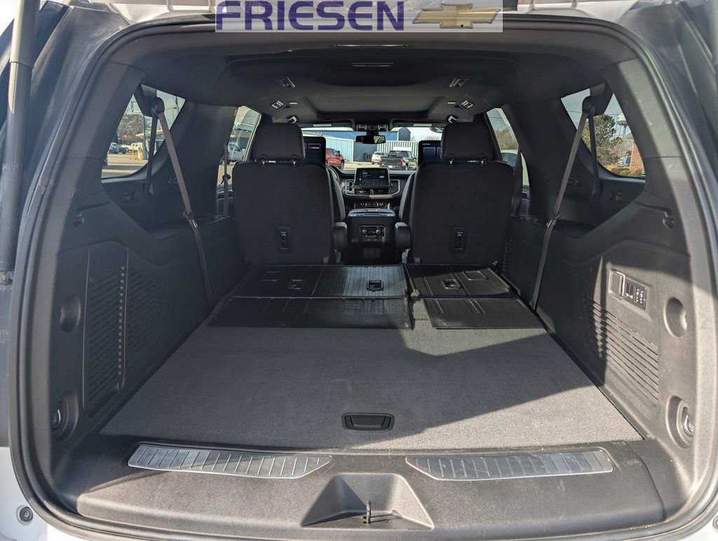Used 2022 Chevrolet Suburban RST w/ Luxury Package AWD/4WD image 11