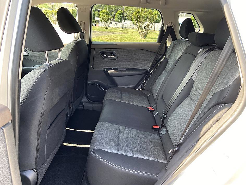 Used 2021 Nissan Rogue SV AWD/4WD image 12