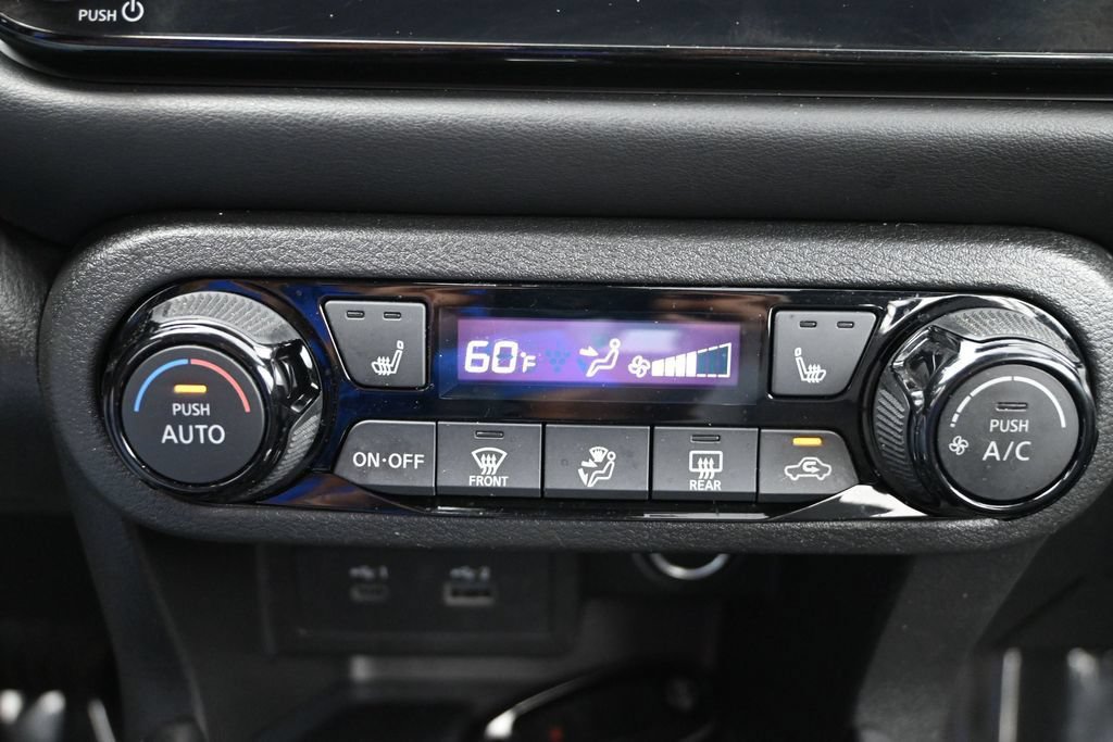 Used 2023 Nissan Kicks SR w/ SR Premium Package FWD image 18