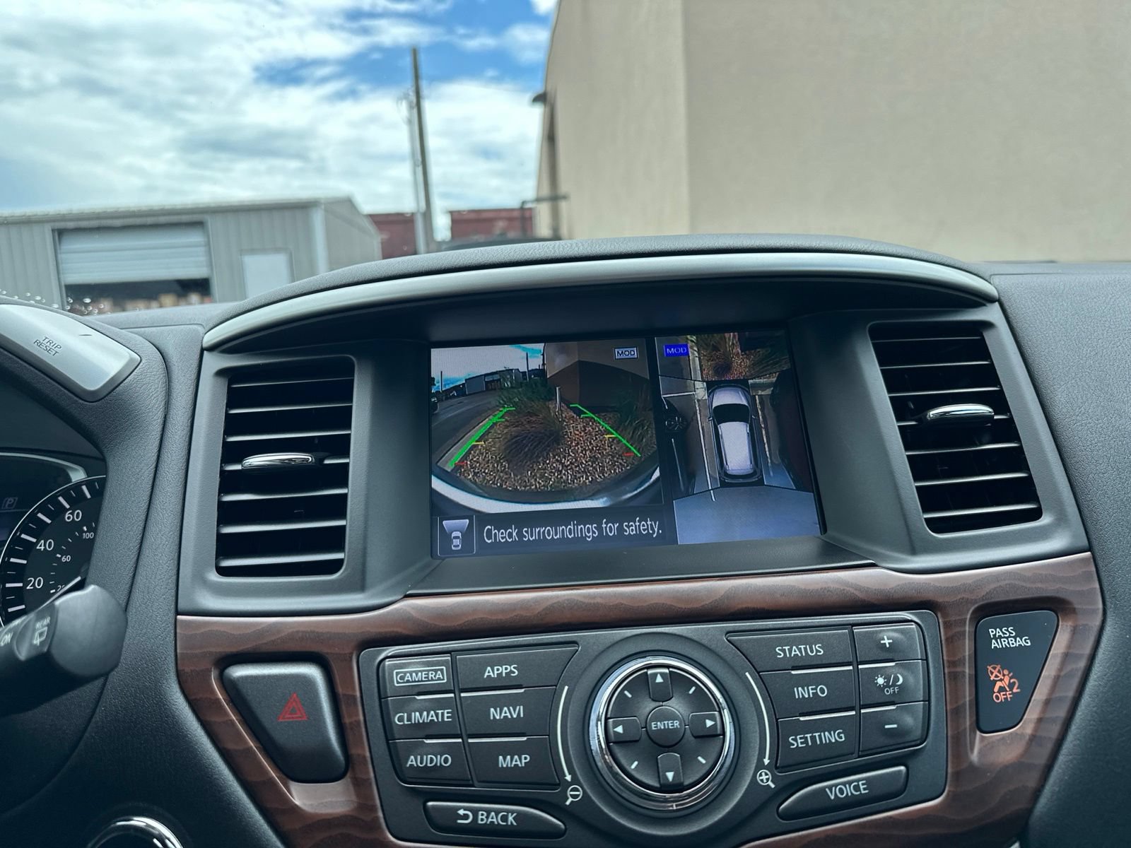 Used 2017 Nissan Pathfinder Platinum AWD/4WD image 58
