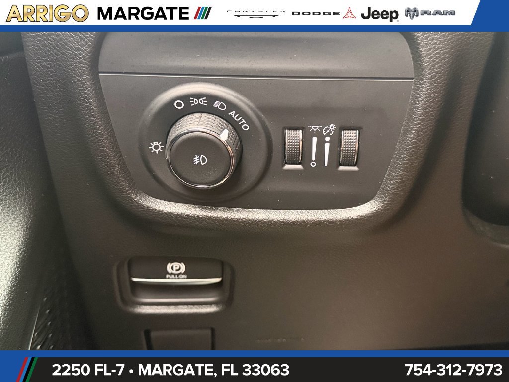 Certified 2025 Jeep Grand Cherokee Limited RWD image 32