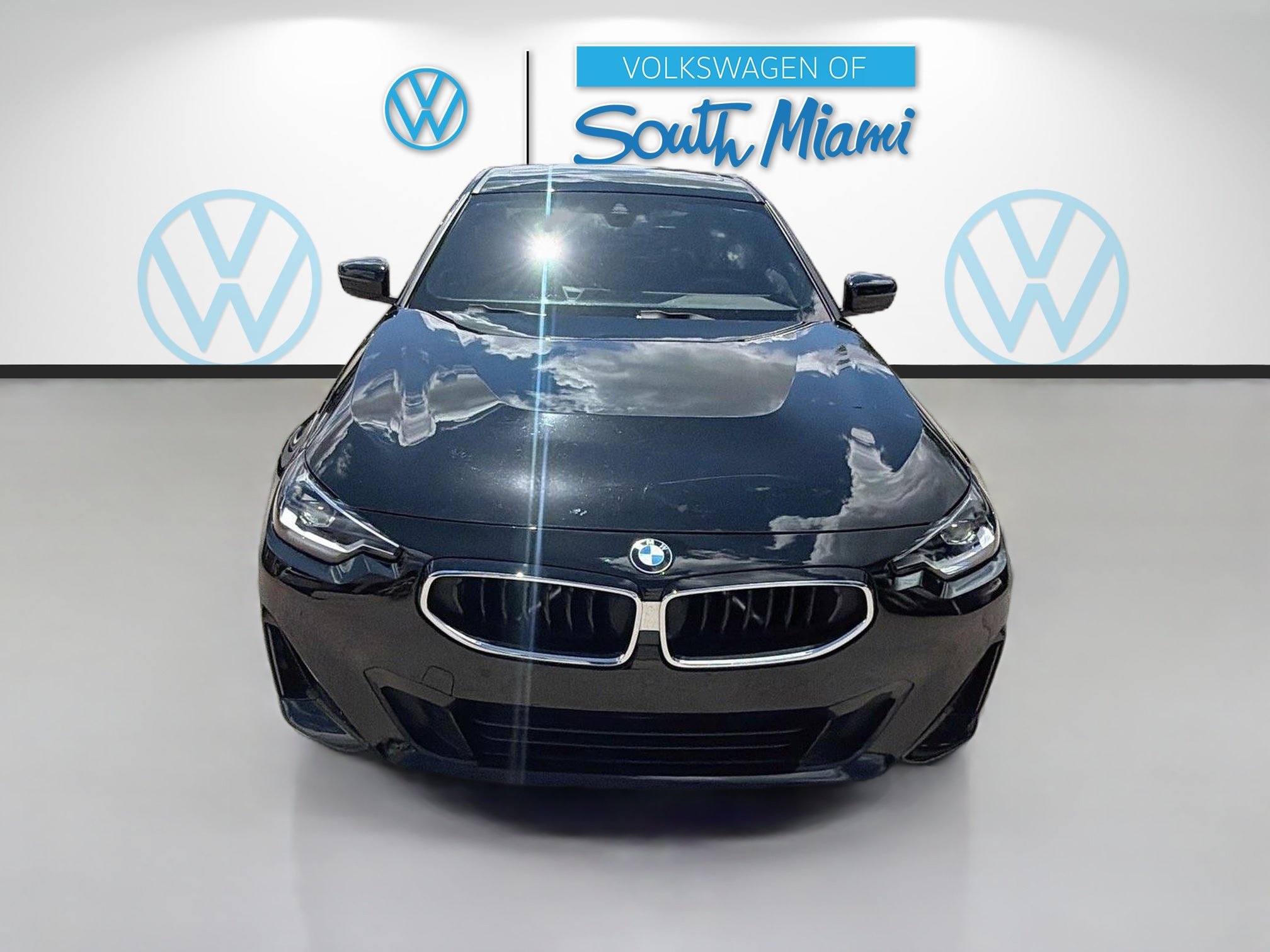 Used 2024 BMW 230i Coupe w/ Convenience Package RWD image 2