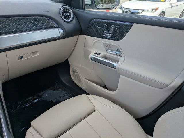 Used 2025 Mercedes-Benz GLB 250 4MATIC w/ Winter Package image 14