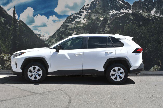 Certified 2024 Toyota RAV4 LE AWD/4WD image 7