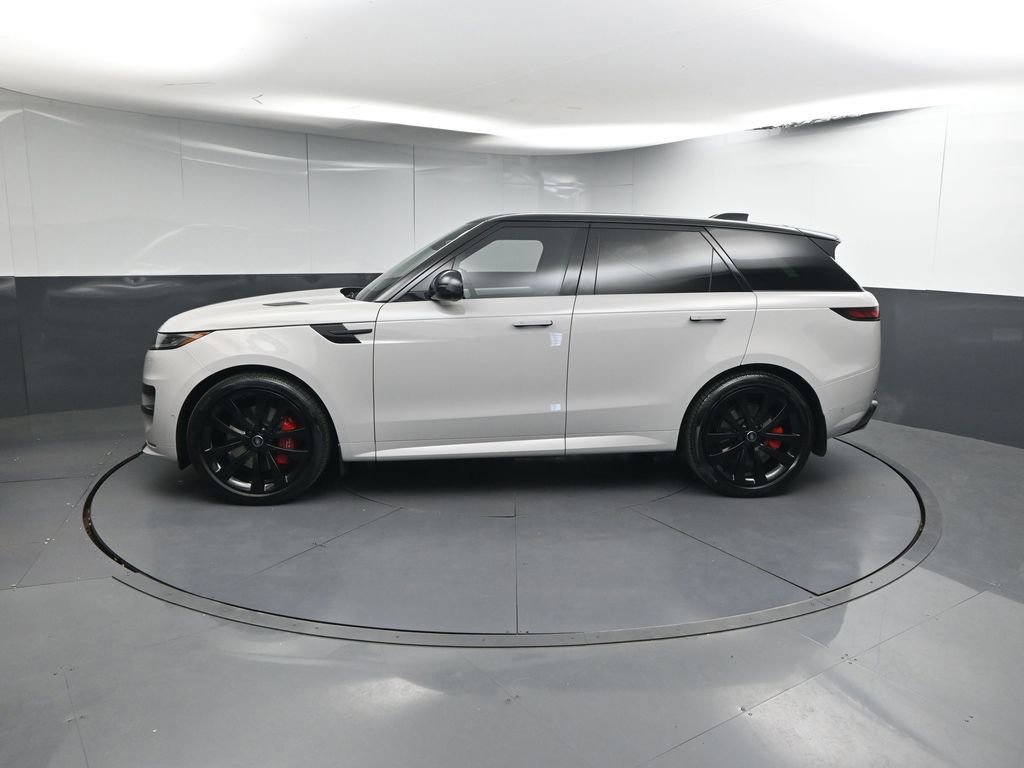 Used 2025 Land Rover Range Rover Sport Dynamic SE image 2