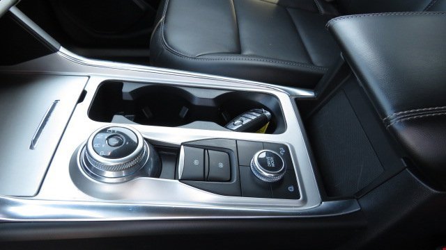 Certified 2022 Ford Explorer XLT w/ Equipment Group 202A image 19