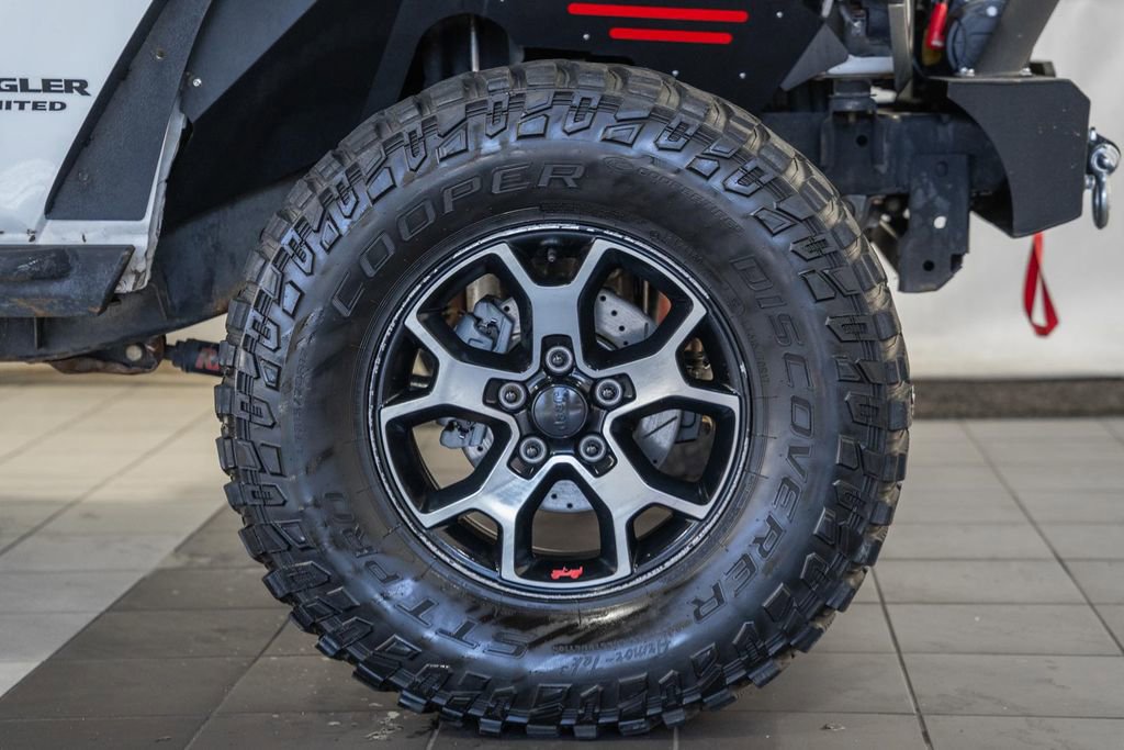 Used 2015 Jeep Wrangler Unlimited Rubicon w/ Connectivity Group image 14