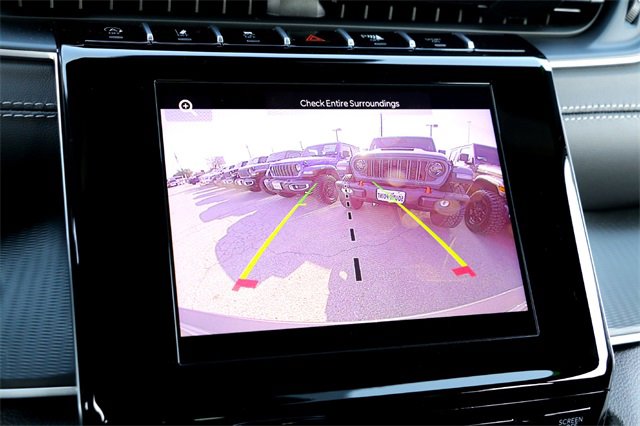 Used 2025 Jeep Grand Cherokee Laredo image 17