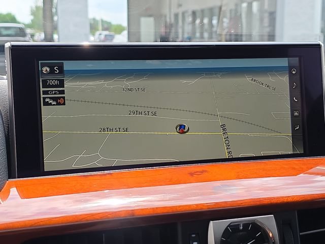 Used 2019 Lexus LX 570 4WD w/ Luxury Package image 23