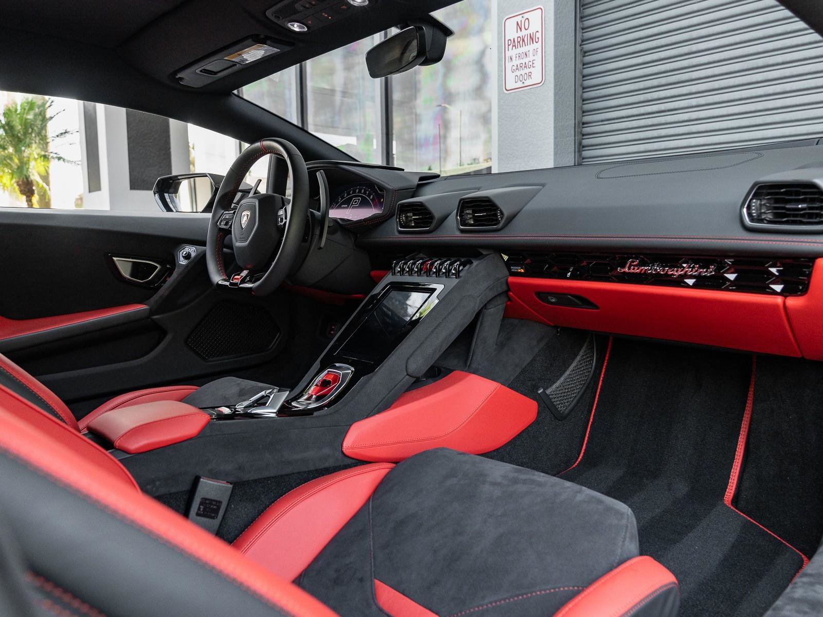 Used 2024 Lamborghini Huracan Tecnica image 2