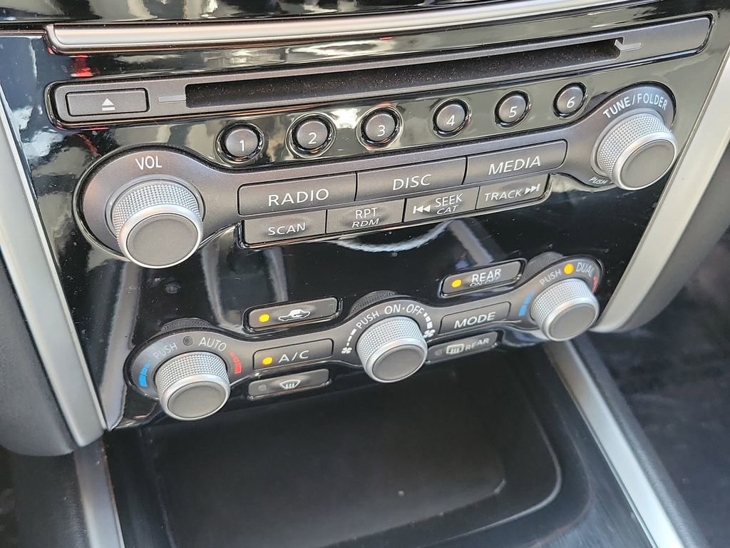 Used 2017 Nissan Pathfinder SV image 30