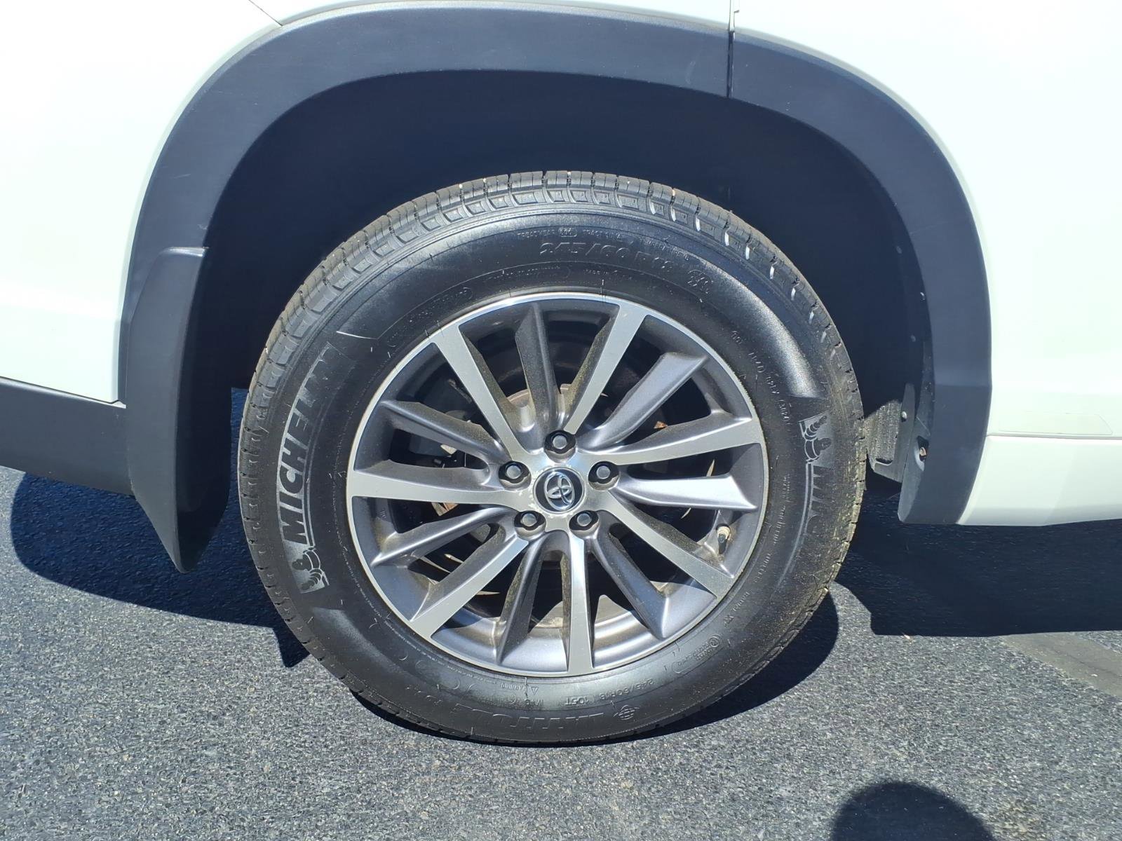 Used 2018 Toyota Highlander XLE AWD/4WD image 10