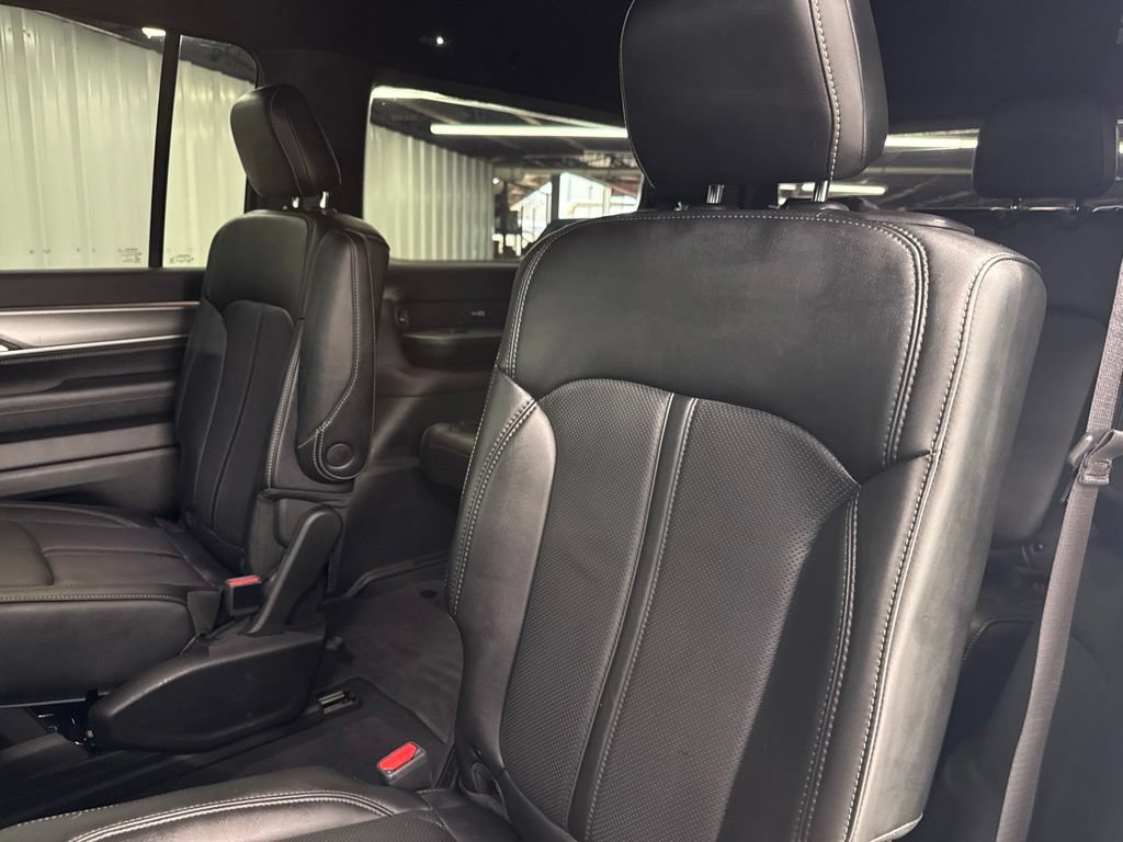 Used 2025 Jeep Wagoneer Series II AWD/4WD image 12