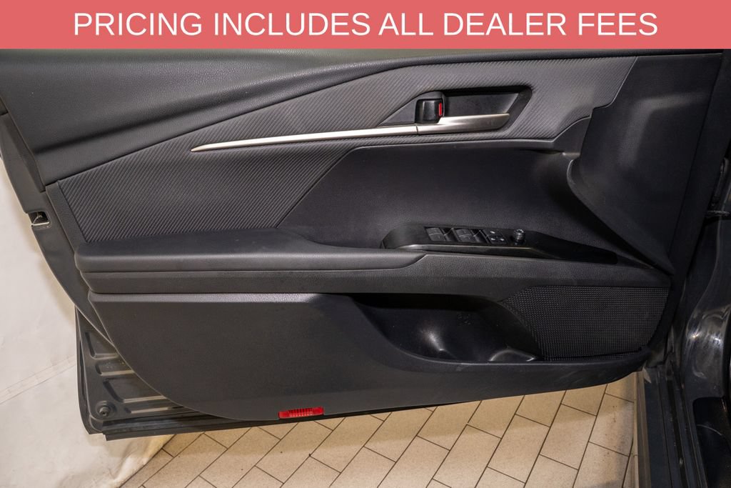 Used 2025 Toyota Camry SE FWD image 11