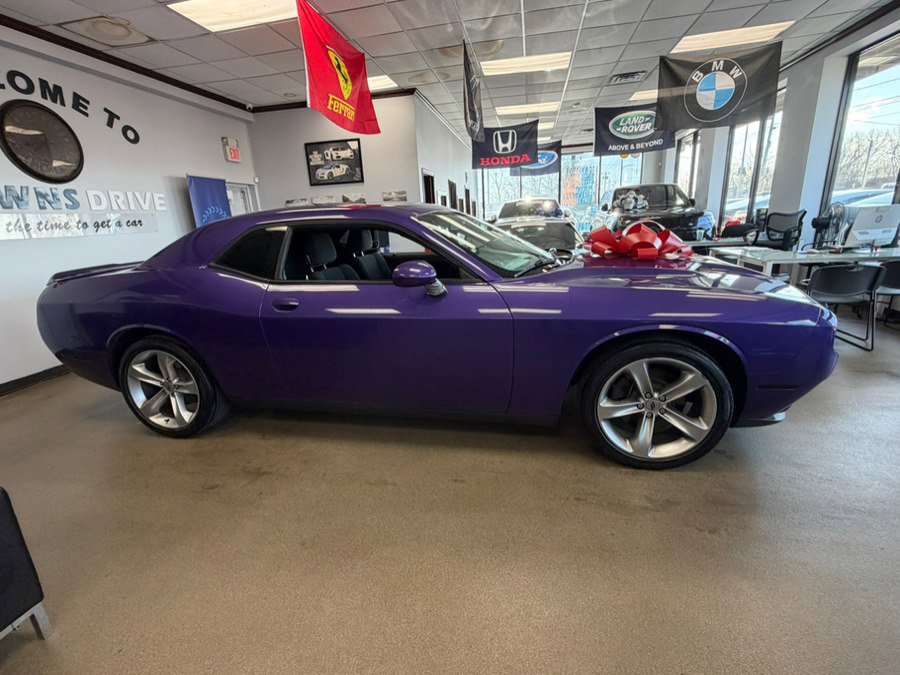 Used 2018 Dodge Challenger SXT w/ Super Sport Group (SS/T) RWD image 10