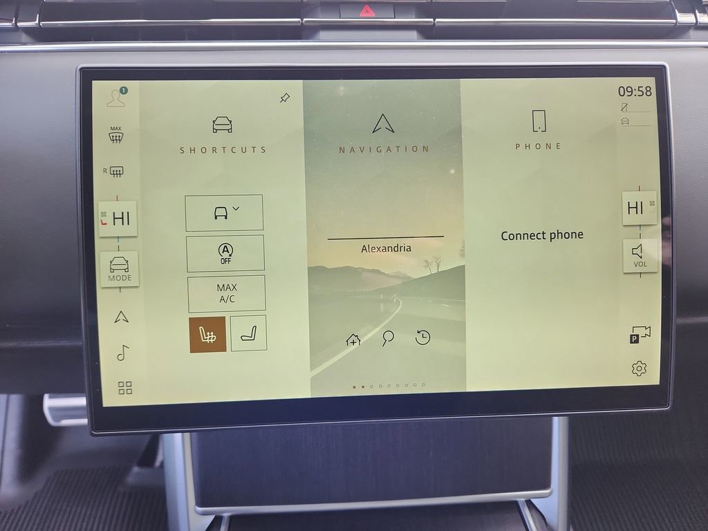 New 2026 Land Rover Range Rover SE image 17