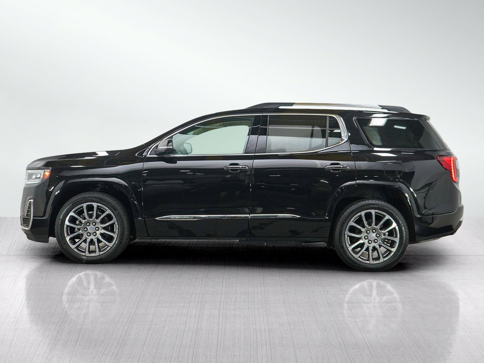 Used 2023 GMC Acadia Denali w/ Denali Ultimate Package AWD/4WD image 2
