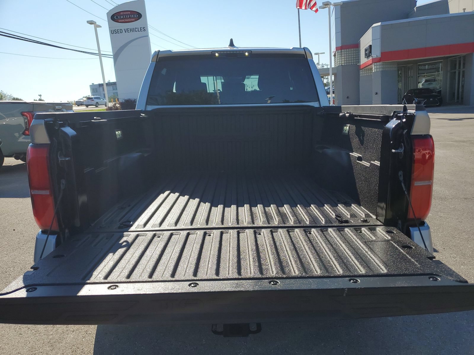 Certified 2025 Toyota Tacoma TRD Sport AWD/4WD image 8