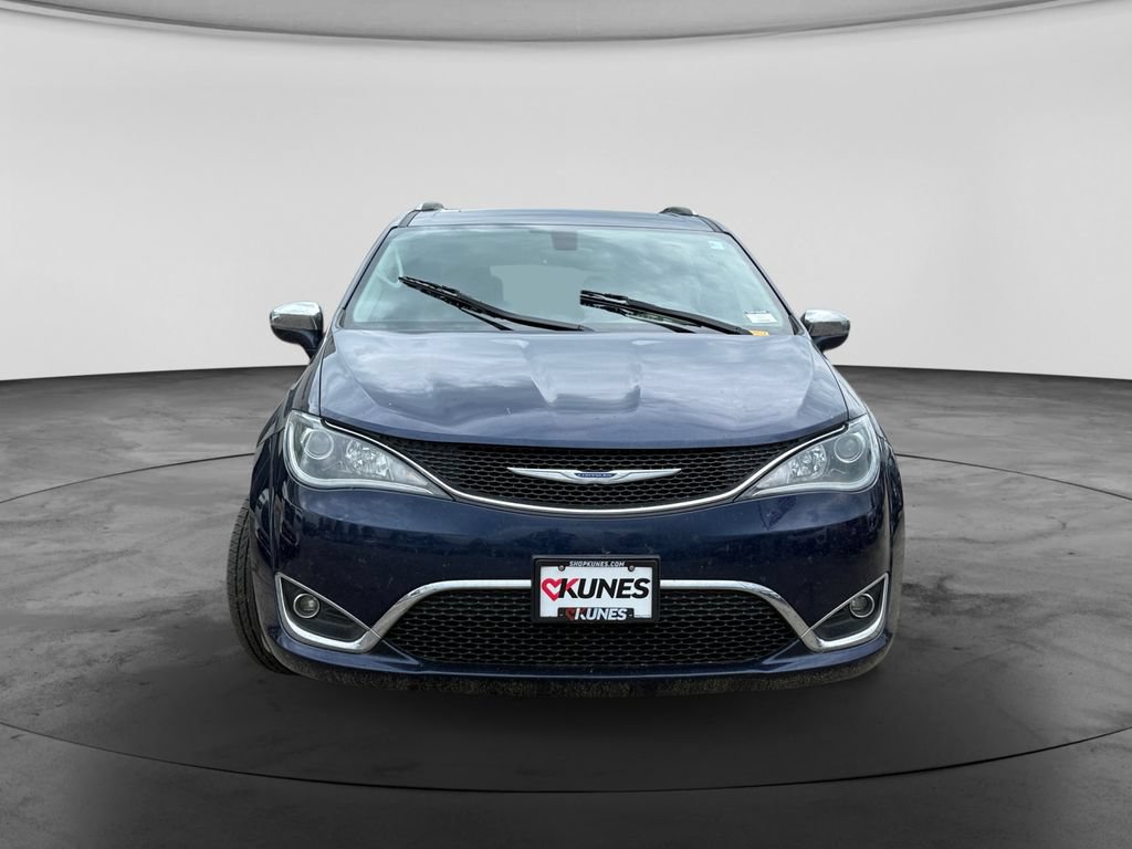 Used 2018 Chrysler Pacifica Limited FWD image 2