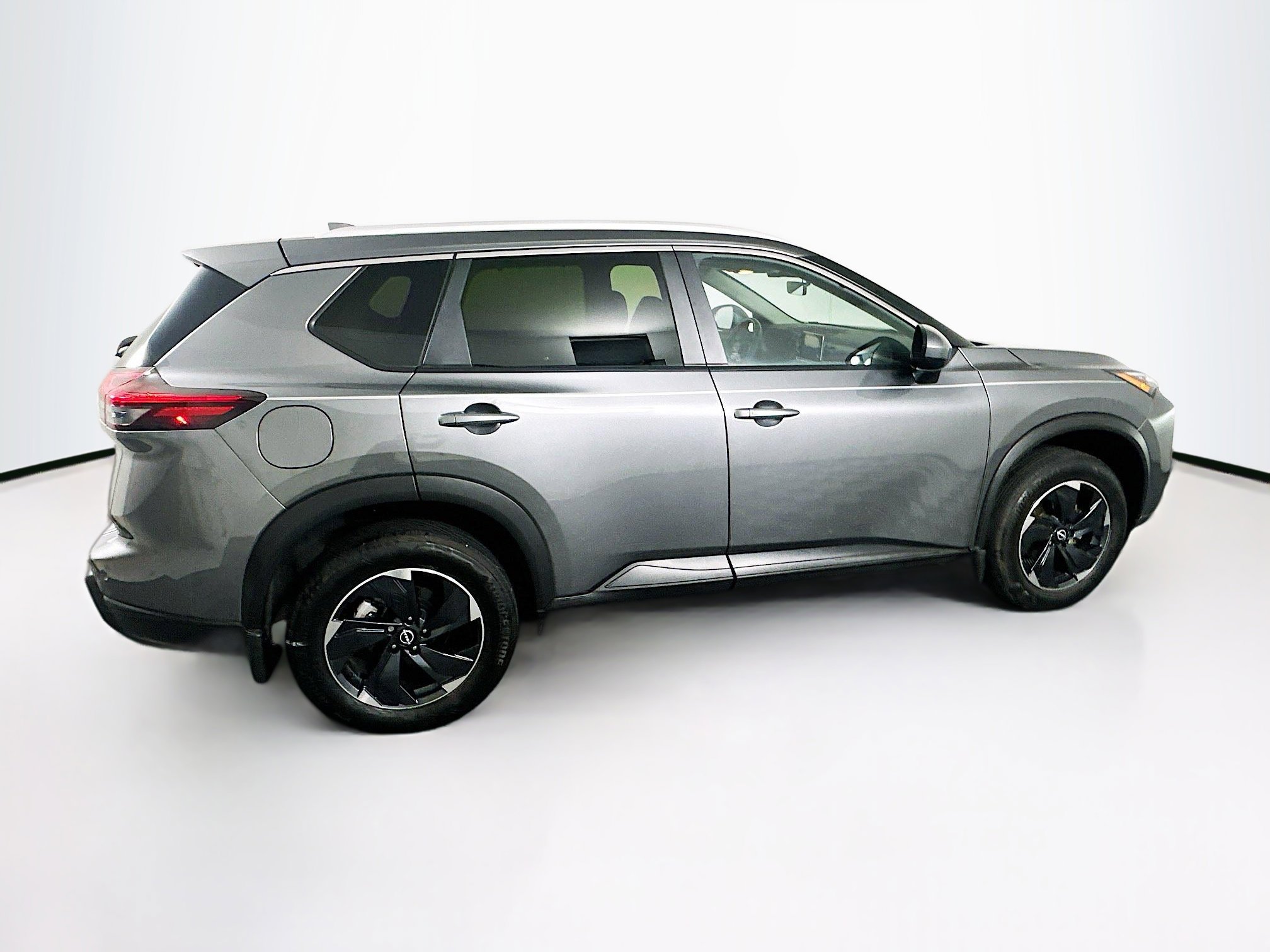Used 2024 Nissan Rogue SV w/ SV Premium Package image 10