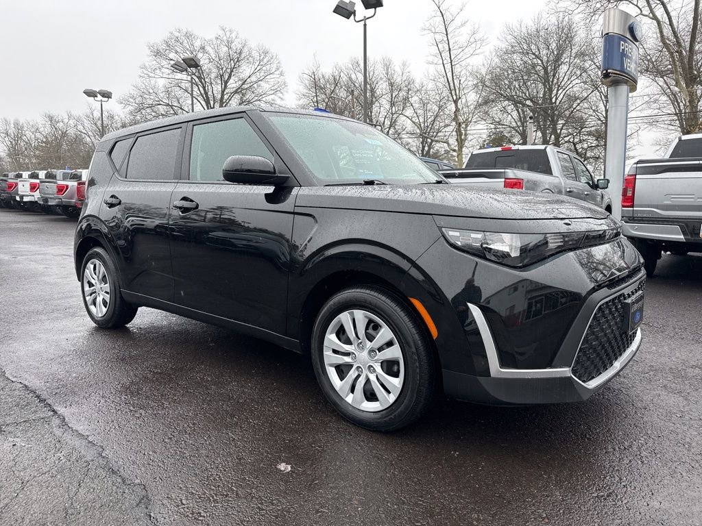 Used 2023 Kia Soul LX image 3