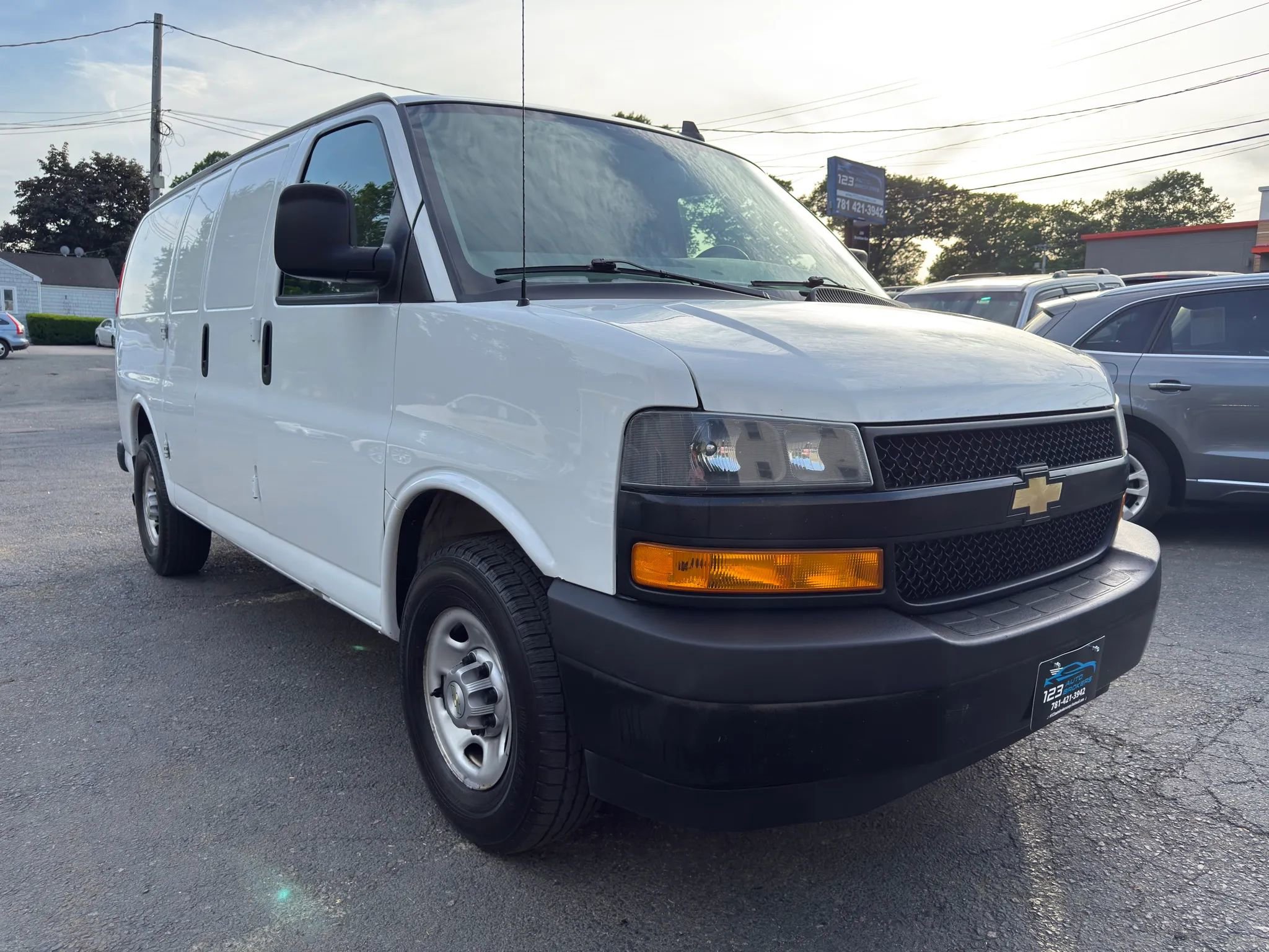 Used 2021 Chevrolet Express 2500 RWD image 1