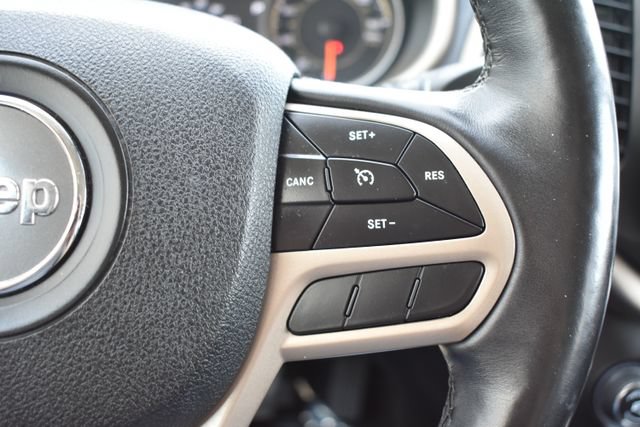 Used 2017 Jeep Cherokee Limited AWD/4WD image 24
