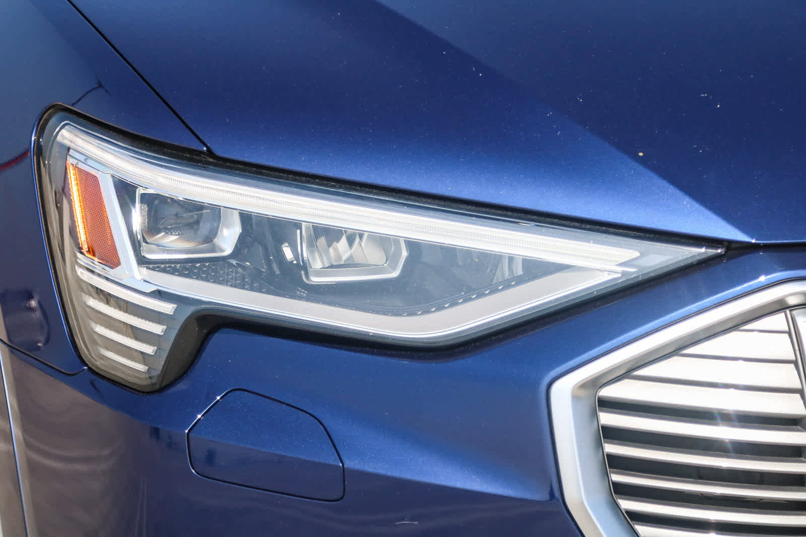 Used 2022 Audi e-tron Premium image 4