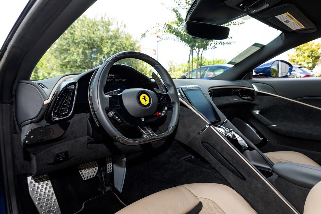 Used 2023 Ferrari Roma RWD image 9