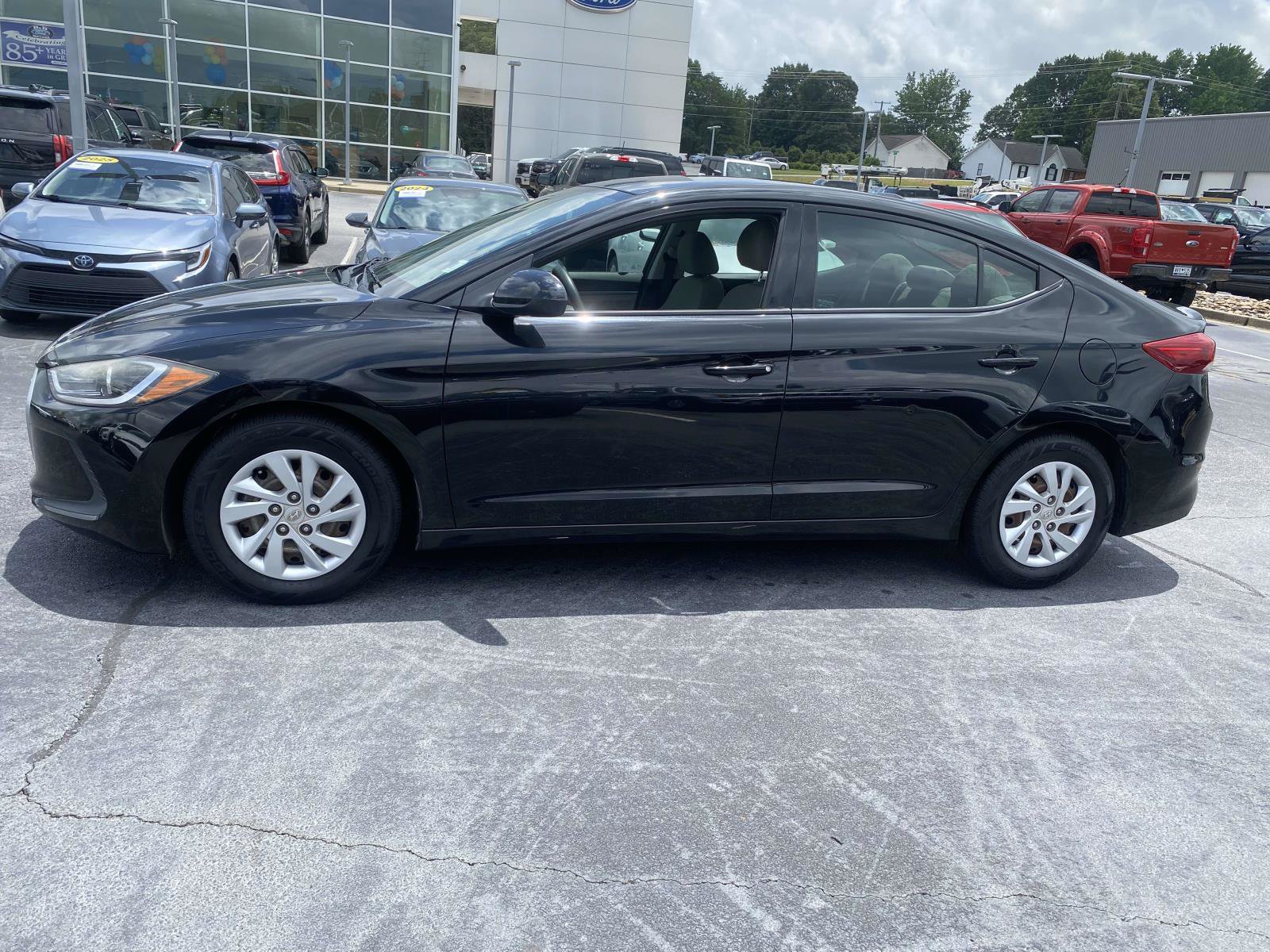 Used 2018 Hyundai Elantra SE FWD image 4