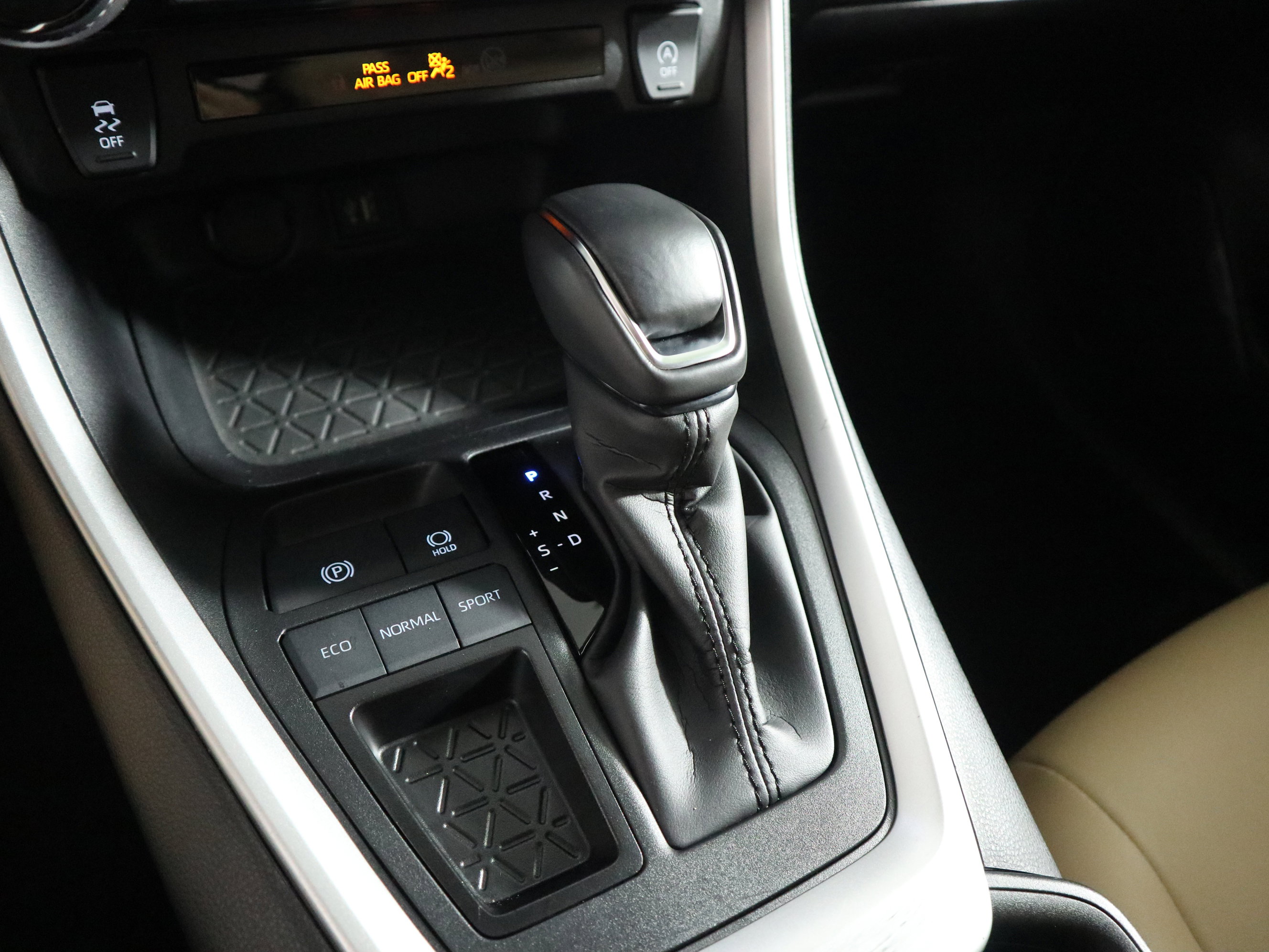 Used 2025 Toyota RAV4 XLE Premium image 24