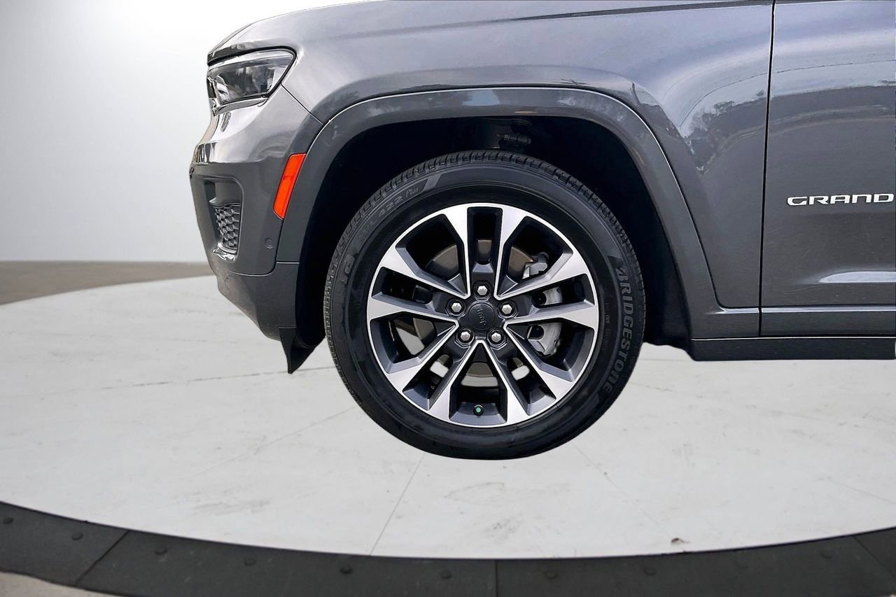 Certified 2024 Jeep Grand Cherokee L Overland w/ Luxury Tech Group IV image 36