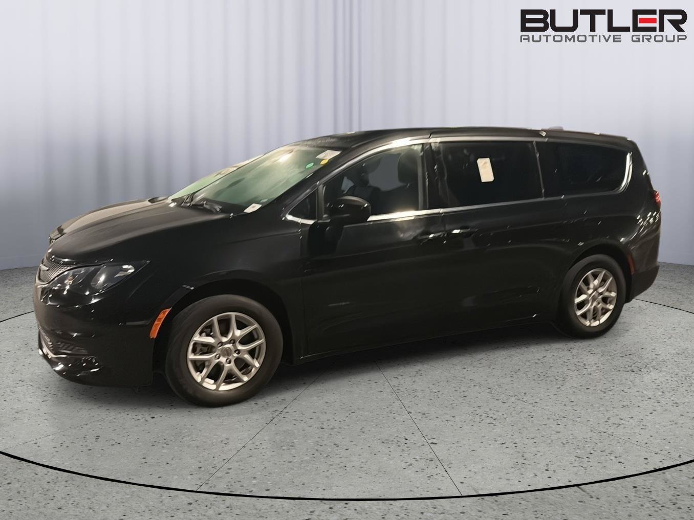 Used 2023 Chrysler Voyager LX FWD image 5