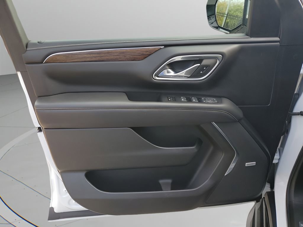 Used 2023 Chevrolet Suburban Premier image 26