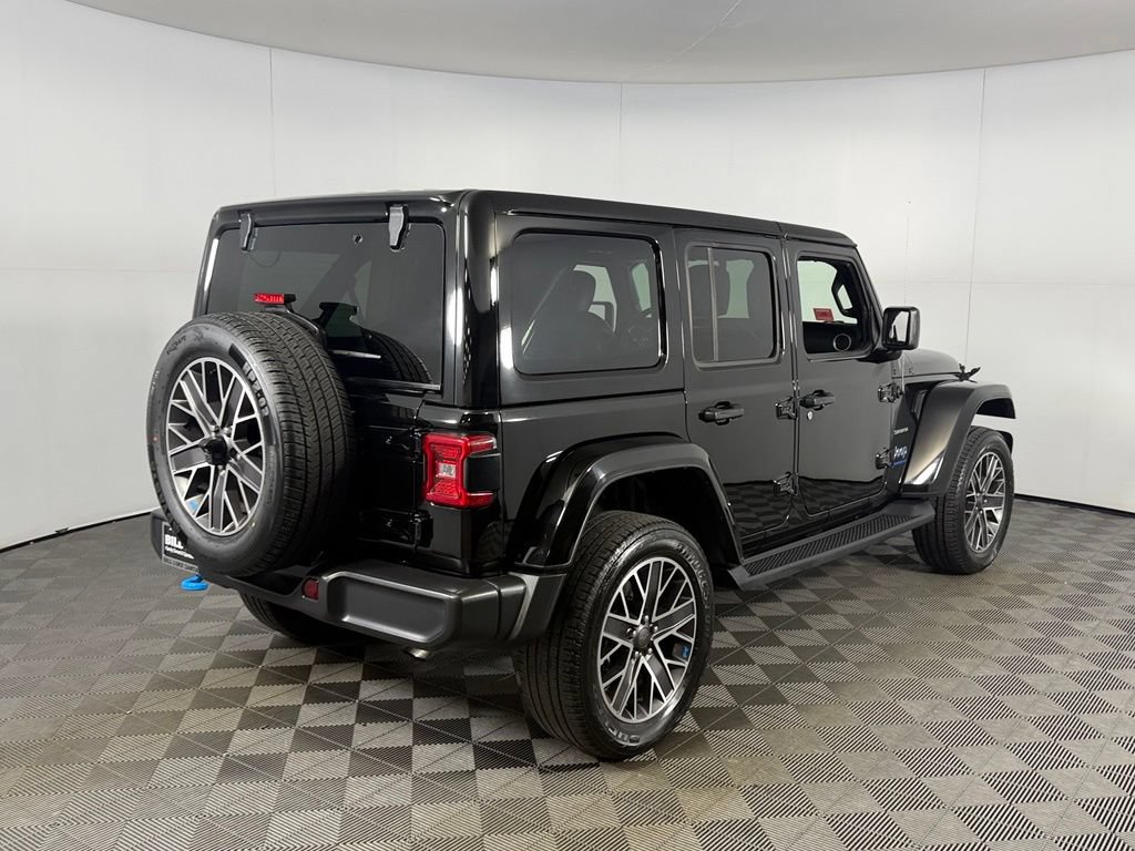 Used 2023 Jeep Wrangler Unlimited Sahara w/ Cold Weather Group AWD/4WD image 8
