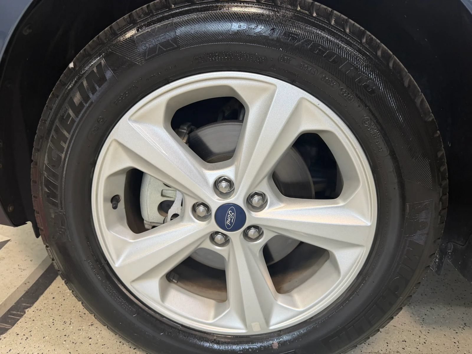 Used 2018 Ford Edge SE FWD image 18