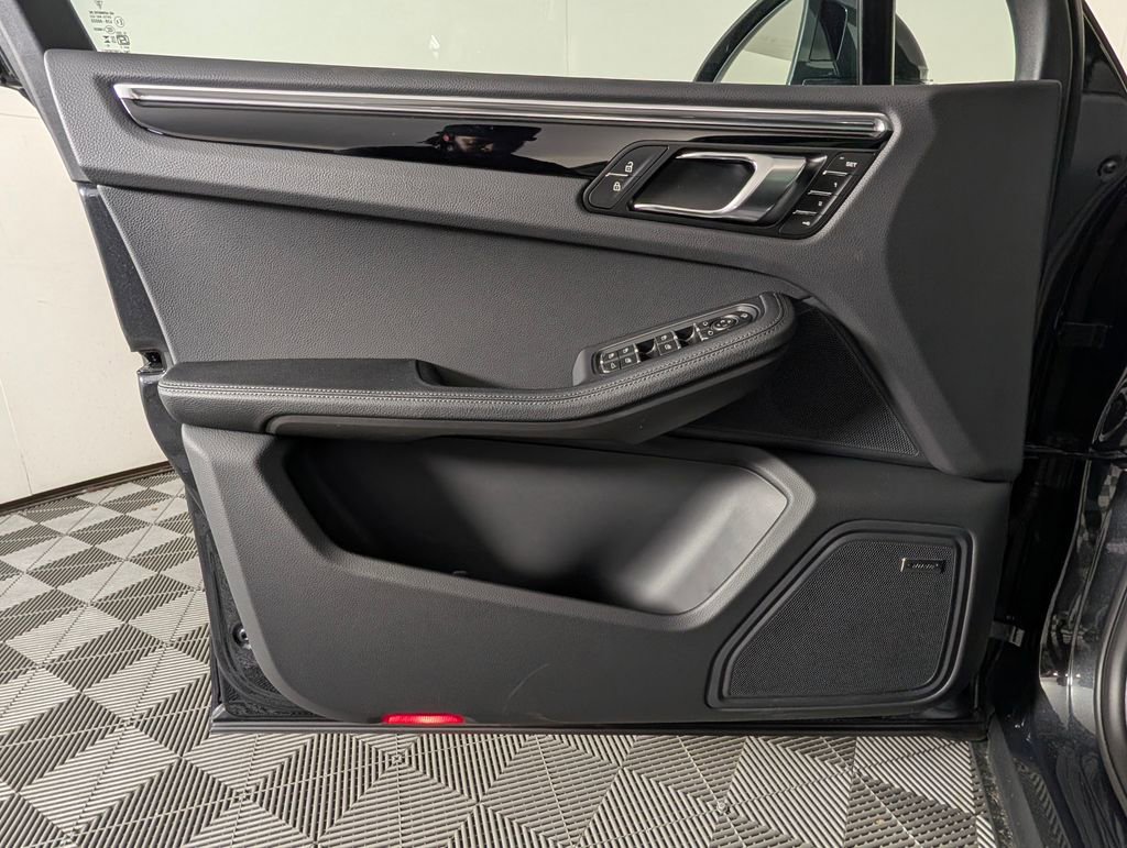 New 2026 Porsche Macan image 27