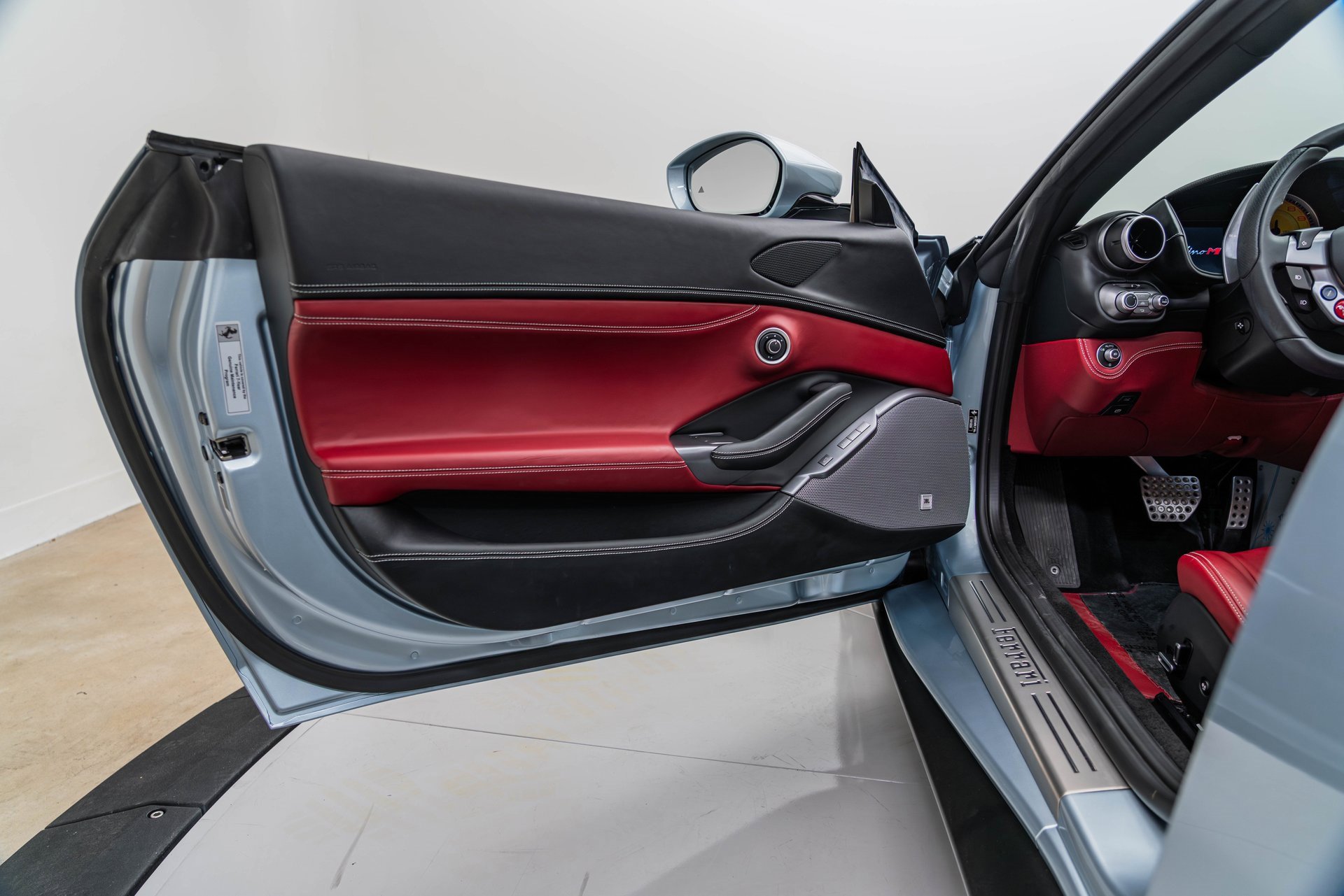 Certified 2022 Ferrari Portofino M image 19