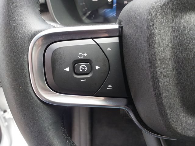 Certified 2026 Volvo XC40 B5 Plus AWD/4WD image 8