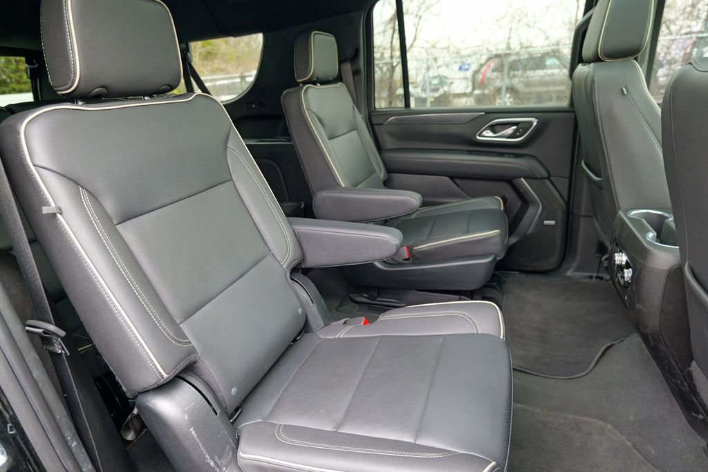 Used 2023 GMC Yukon XL SLT w/ SLT Premium Package image 33