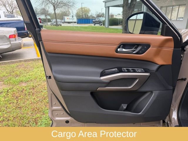 Used 2025 Nissan Pathfinder Platinum image 18