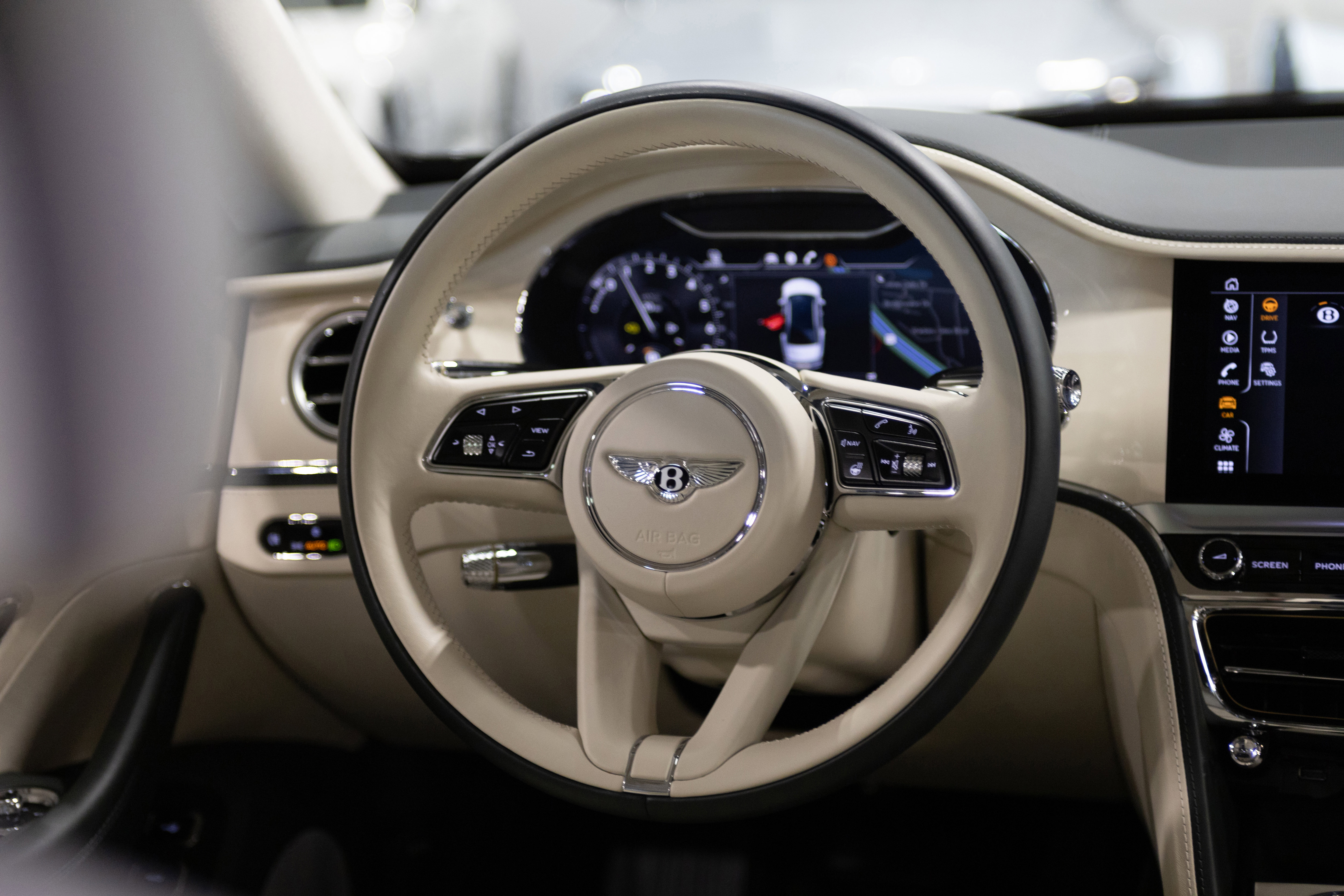 Used 2023 Bentley Flying Spur Plug-In Hybrid AWD/4WD image 19