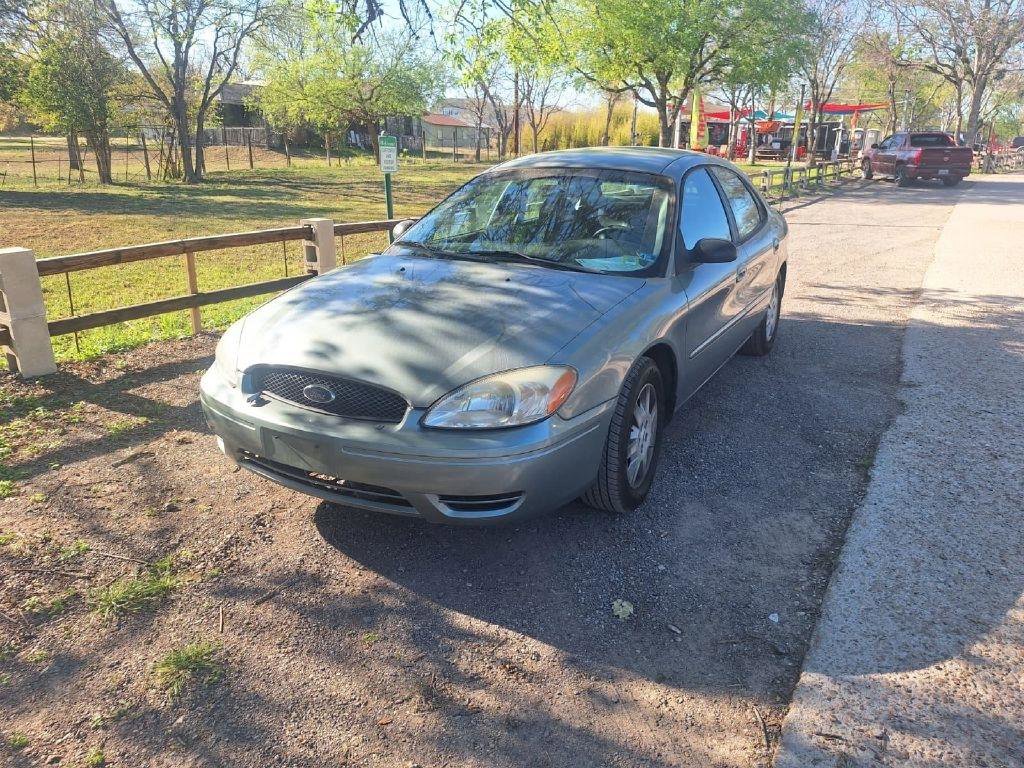 Used 2005 Ford Taurus SE image 3