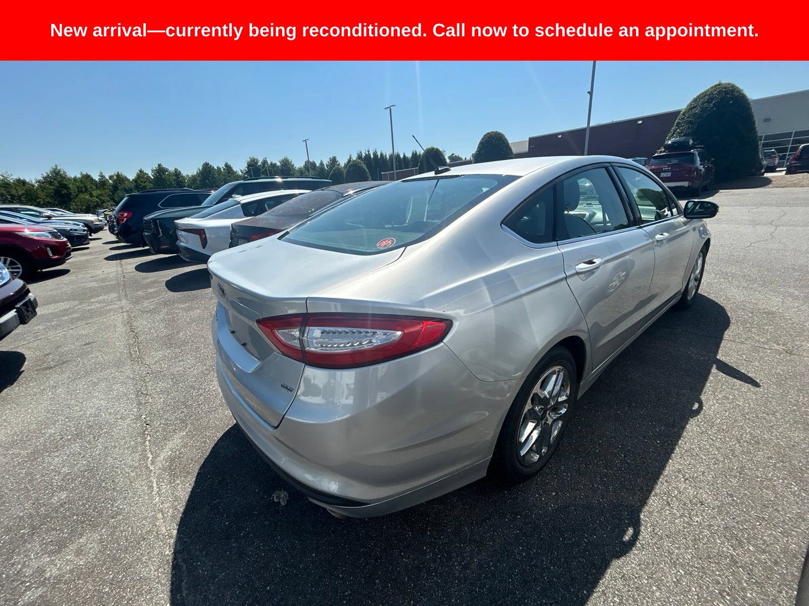 Used 2016 Ford Fusion SE FWD image 11
