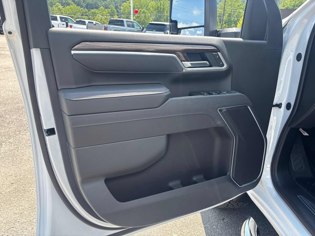 New 2026 Chevrolet Silverado 2500 LT w/ Z71 Chrome Sport Edition AWD/4WD image 9