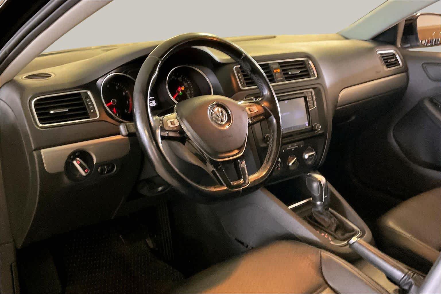 Used 2017 Volkswagen Jetta SE FWD image 16