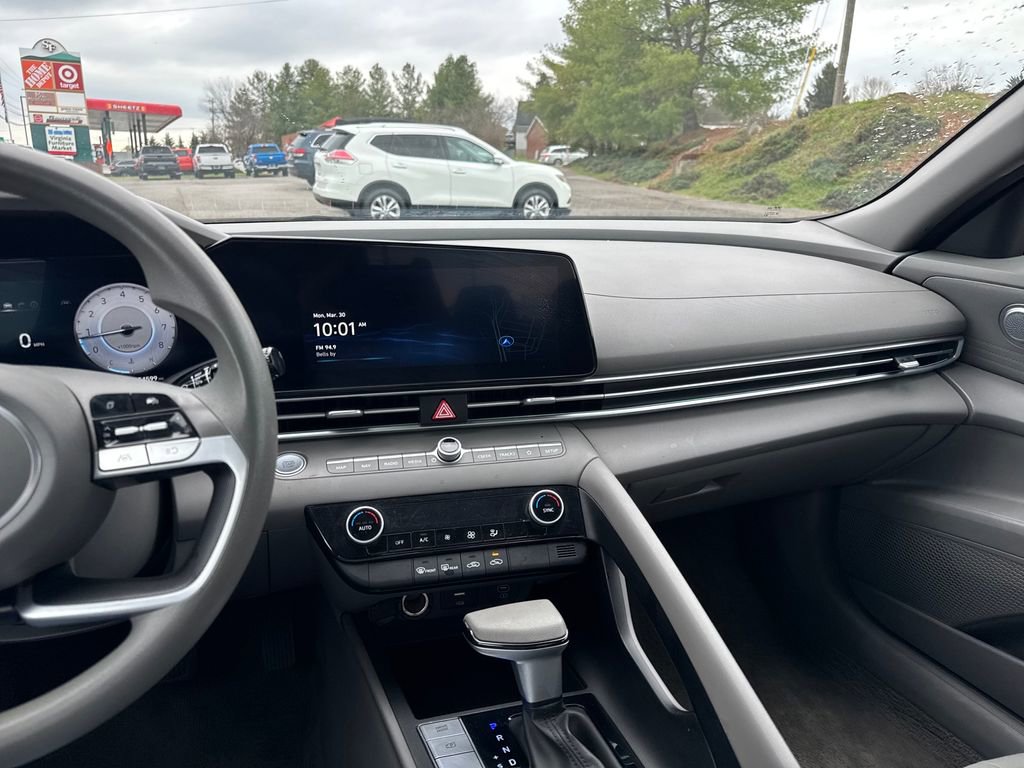 Used 2024 Hyundai Elantra SEL FWD image 18