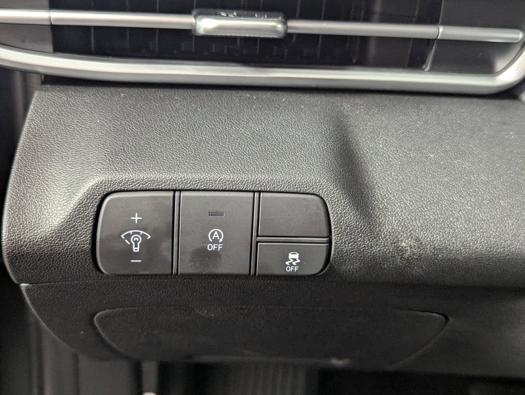 Certified 2025 Hyundai Elantra SE FWD image 15